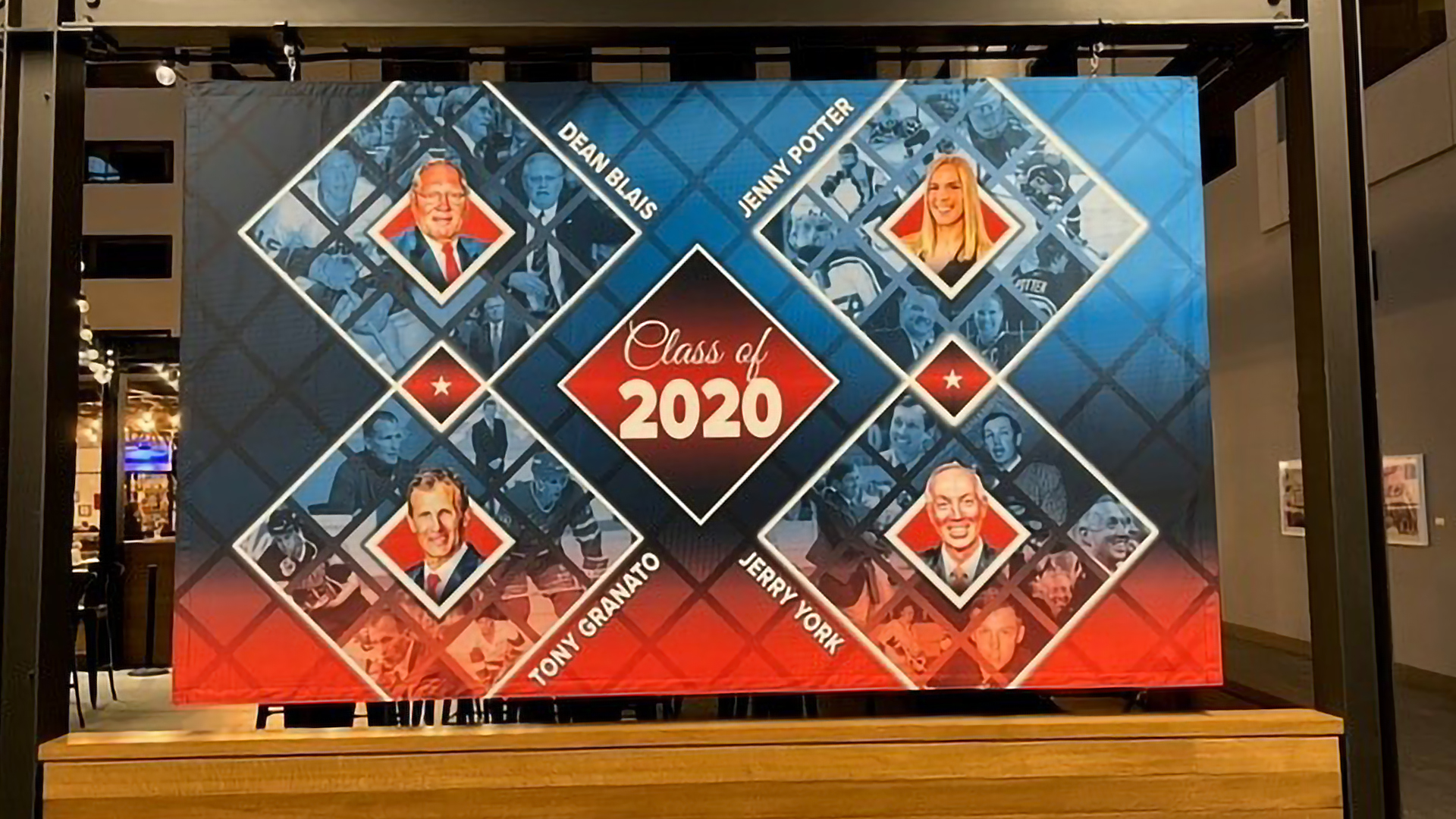 fabric-displays-hightech-signs